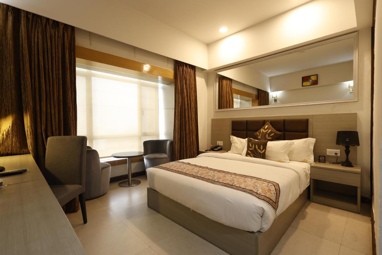 Aristocrat Hotel Kalkuta Zewnętrze zdjęcie