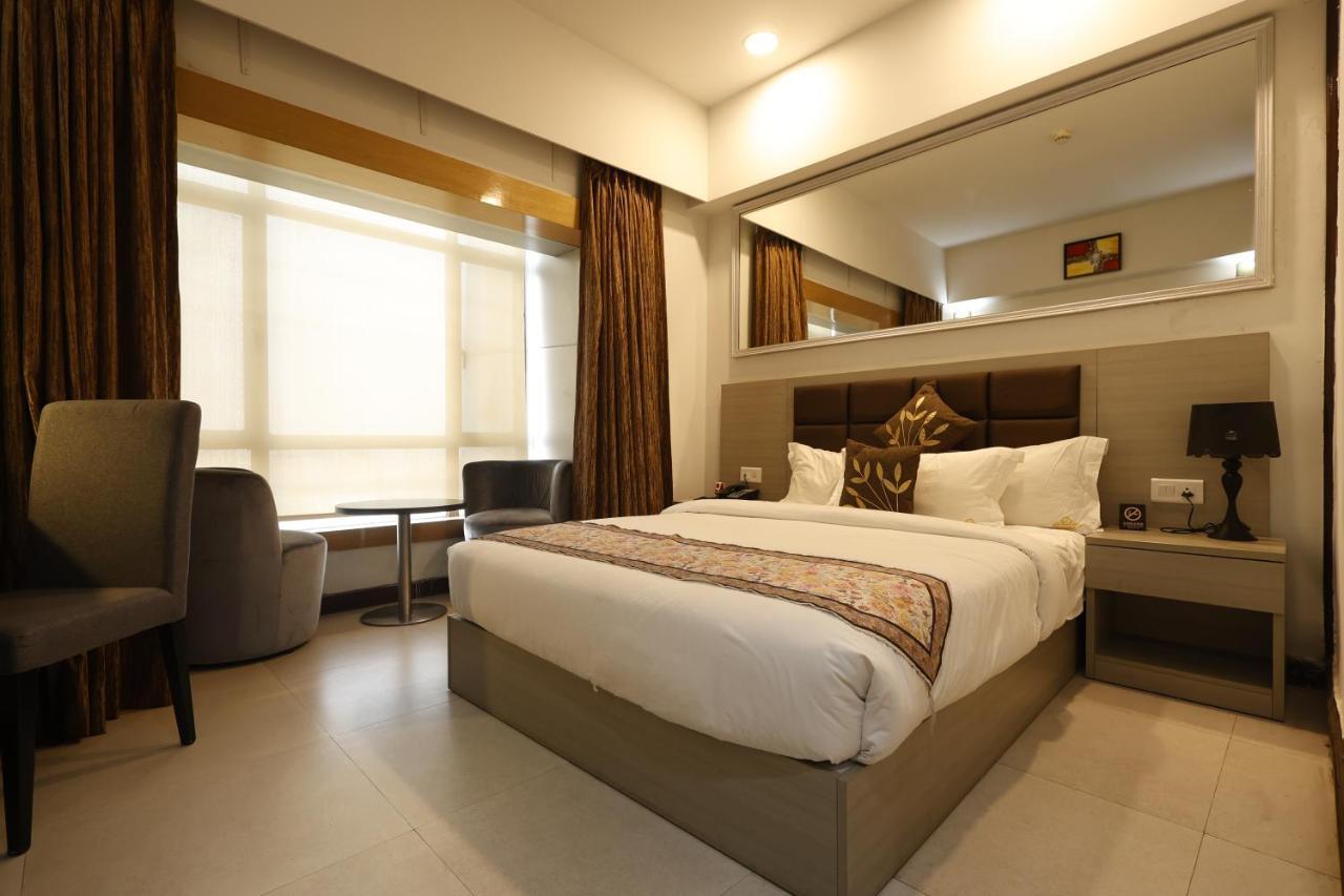 Aristocrat Hotel Kalkuta Zewnętrze zdjęcie
