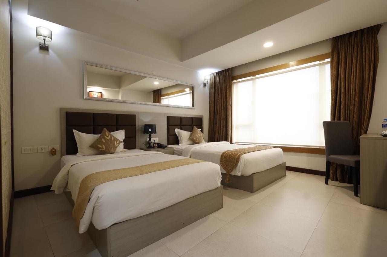 Aristocrat Hotel Kalkuta Zewnętrze zdjęcie