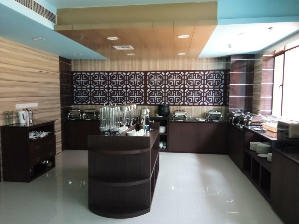 Aristocrat Hotel Kalkuta Zewnętrze zdjęcie
