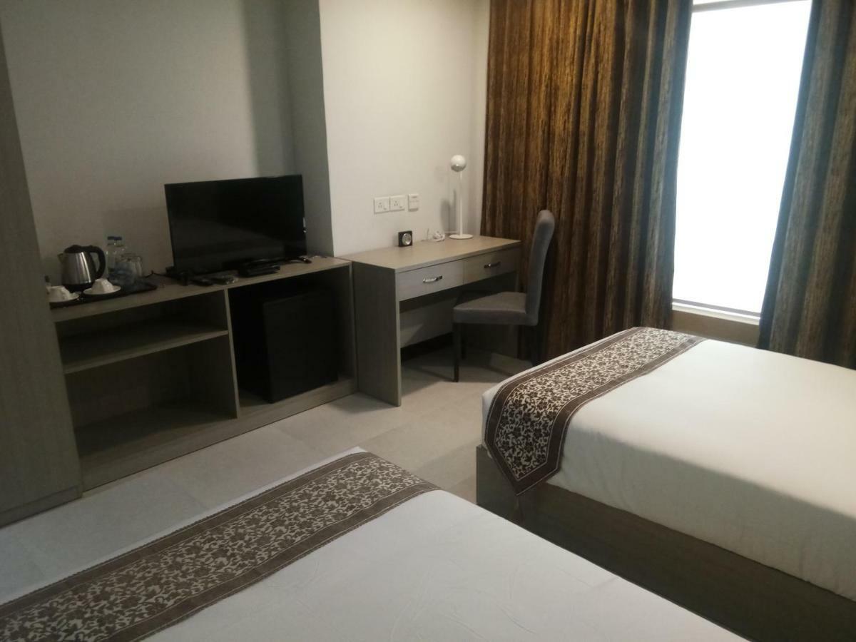 Aristocrat Hotel Kalkuta Zewnętrze zdjęcie