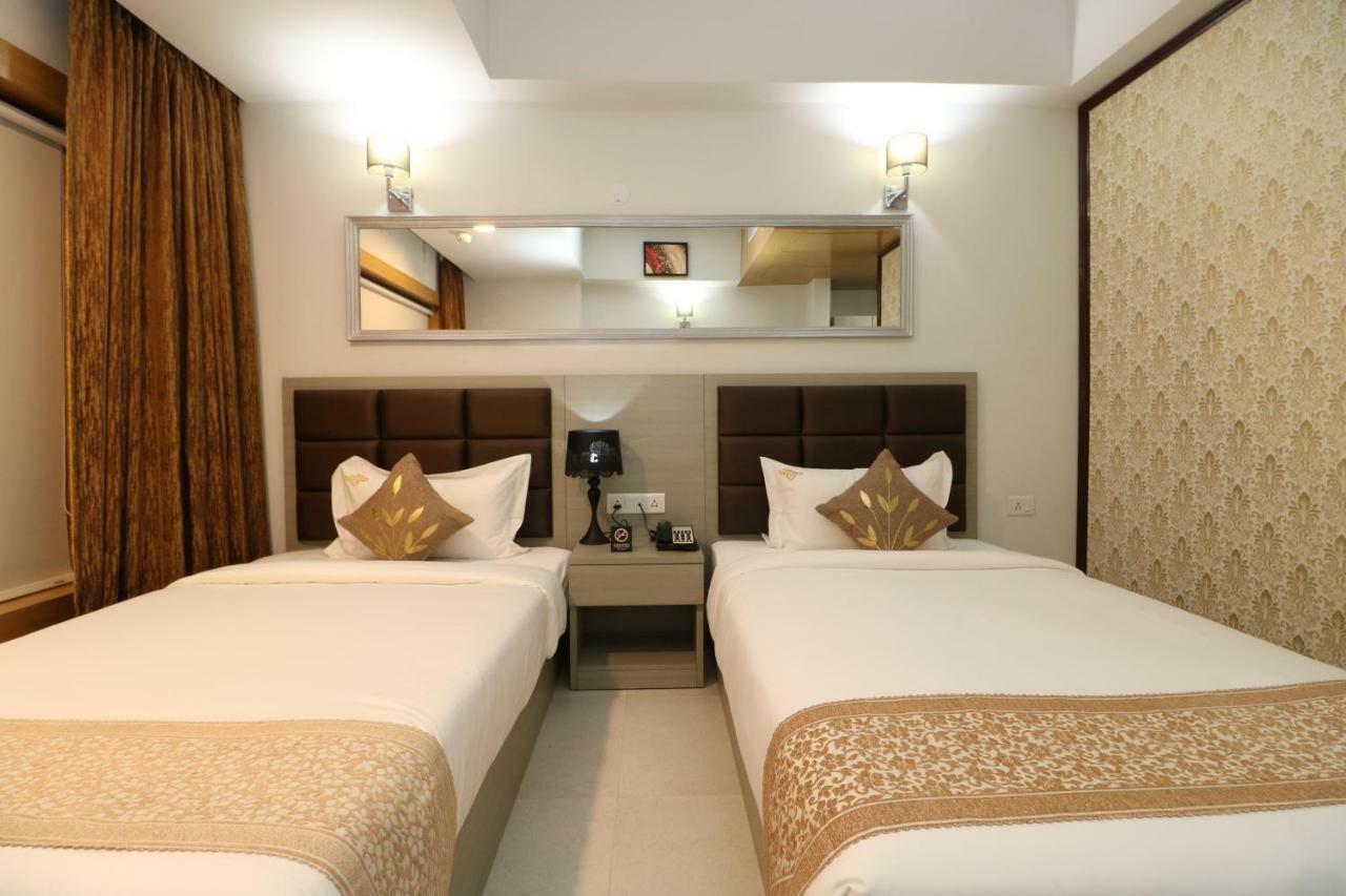 Aristocrat Hotel Kalkuta Zewnętrze zdjęcie